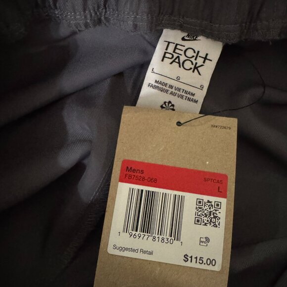 Nike Sportswear Tech Pack Woven Utility Shorts FB7528-068 Gray Mens L $125 NEW - Picture 7 of 11
